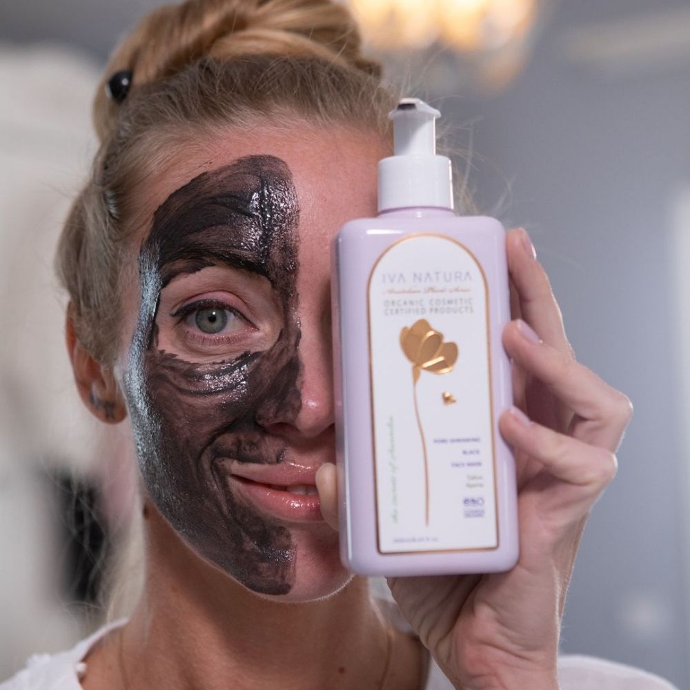 Organic Pore Shrinking Black Face Mask