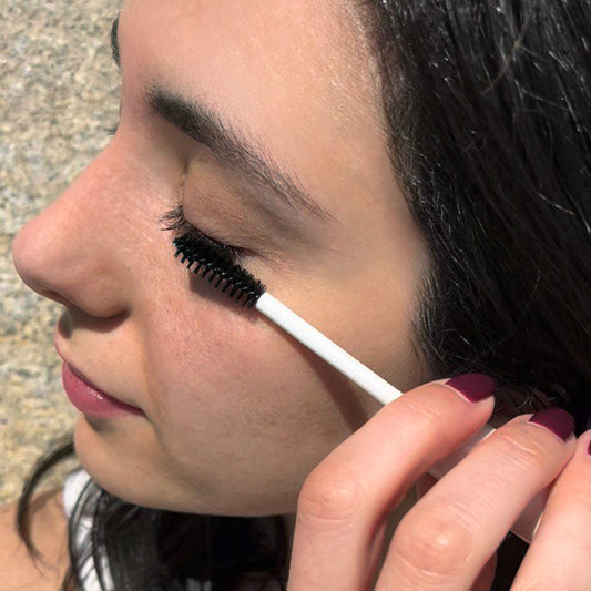 Organic oil for stronger eyelashes and eyebrows